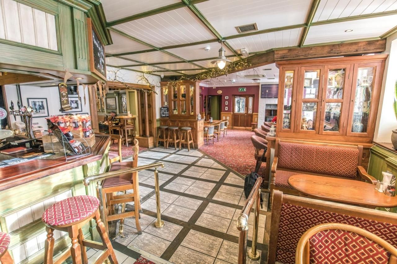 Отель Mc Kevitts Village Hotel Карлингфорд-19