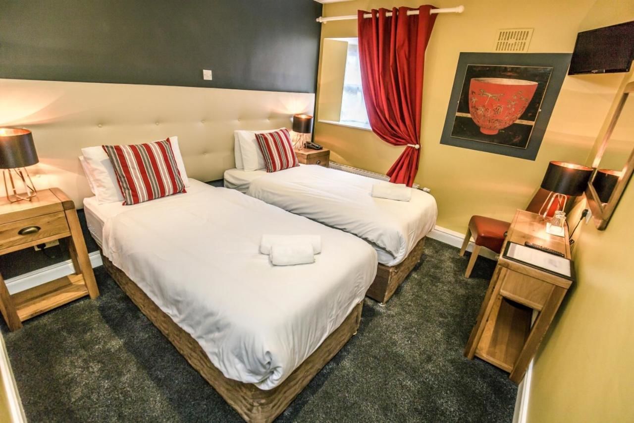 Отель Mc Kevitts Village Hotel Карлингфорд-8