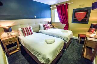 Отель Mc Kevitts Village Hotel Карлингфорд Двухместный номер с 1 кроватью или 2 отдельными кроватями-4