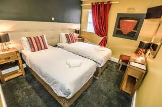 Отель Mc Kevitts Village Hotel Карлингфорд Двухместный с 1 кроватью или 2 отдельными кроватями и душем-1